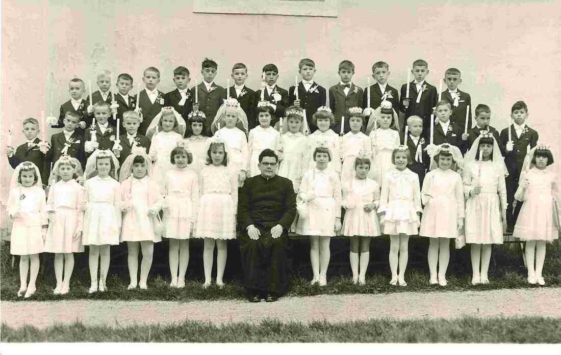 Röm. kath. Pfarre: Erstkommunion des Jahrgangs 1957 mit Kaplan Leo Stubits