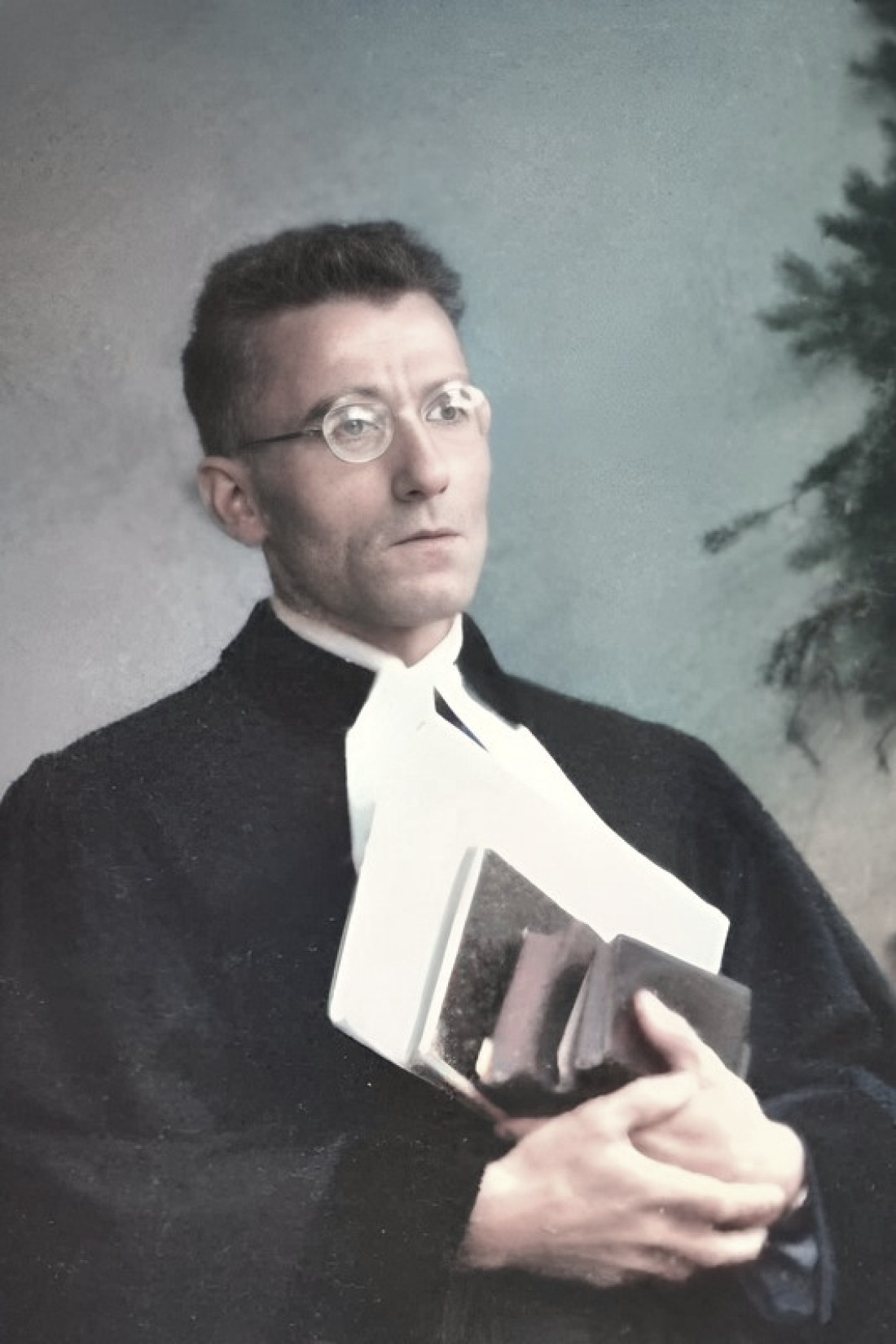 Evang. Pfarrgemeinde AB: Pfarrer und Senior Franz Böhm *1912 /+2004; illegales NSDAP und SA-Mitglied; Offizier im II. WK (Portrait)