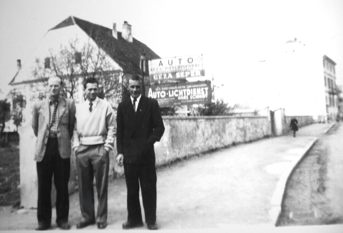 Vor dem sogenannten Szita-Castell - heute Fleischerei Hatwagner, vormals Tankstelle Kirnbauer (Wienerstraße 19) - Wölfel/Muth/Virag