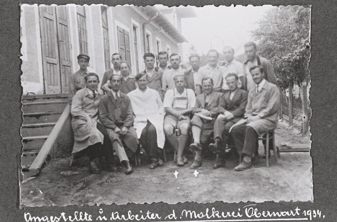 Molkereiangestellte Oberwart 1934 - vor dem Gebäude der Genossenschaftsmolkerei (Wienerstraße 8b)