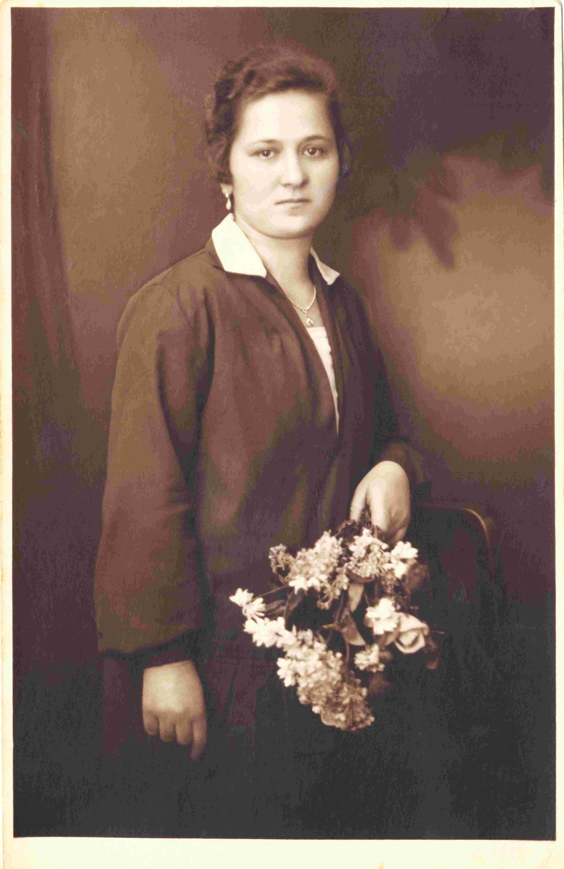 Elsa Benkö (verh. I  Benkö, verh. II Oswald,  ? *1907/+1981) - Portrait