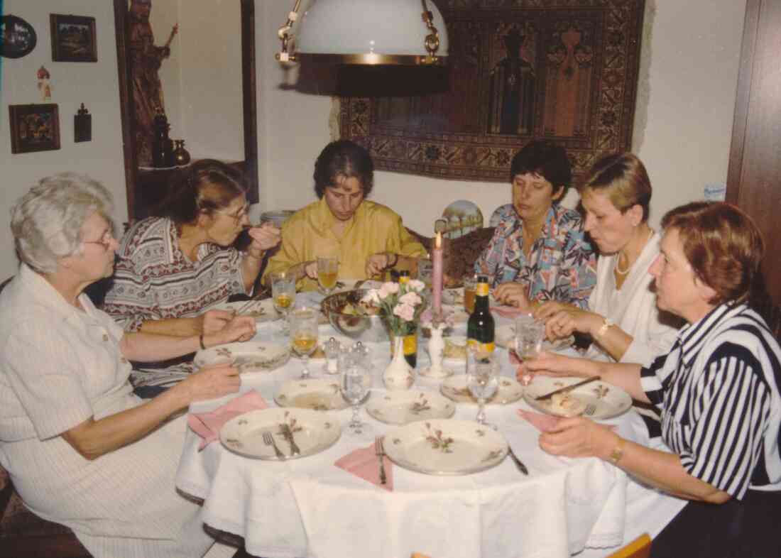 Röm. kath. Pfarre: Christlicher Gemeindedienst - gemeinsames Essen bei Martha Eigenbauer (Lorenz/Lang/Muth/Hodits/Samer)