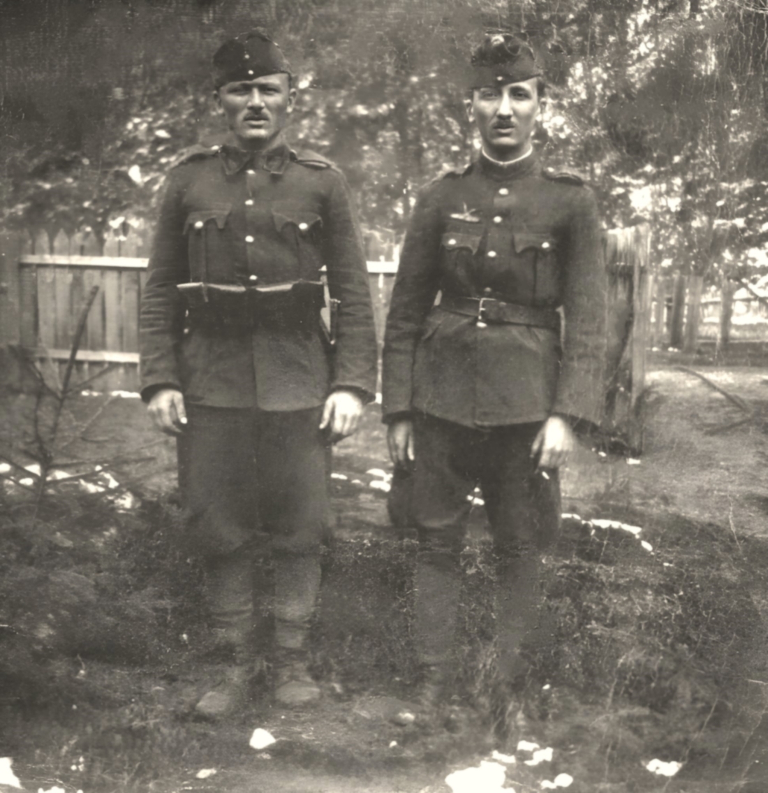 Soldaten der Deut. Wehrmacht: rechts Johann Molnar (*1919/+1979) mit einem Kollegen