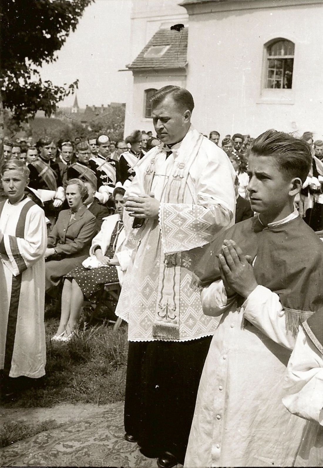 Festmesse in Oberwart anlässlich der Wiedergründung der Kath. österr. Studentenverbindung Asciburgia Oberschützen am 15. Mai 1955