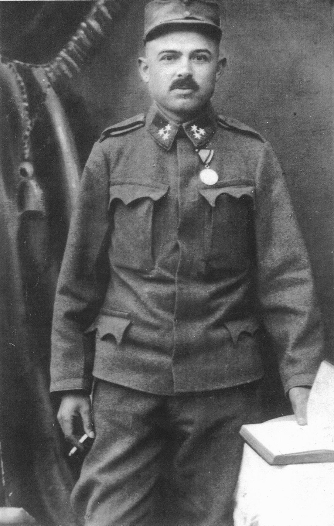 Verleihung der Tapferkeitsmedaille an Karl Vörösmarty (*1885 /+1951) - Portrait