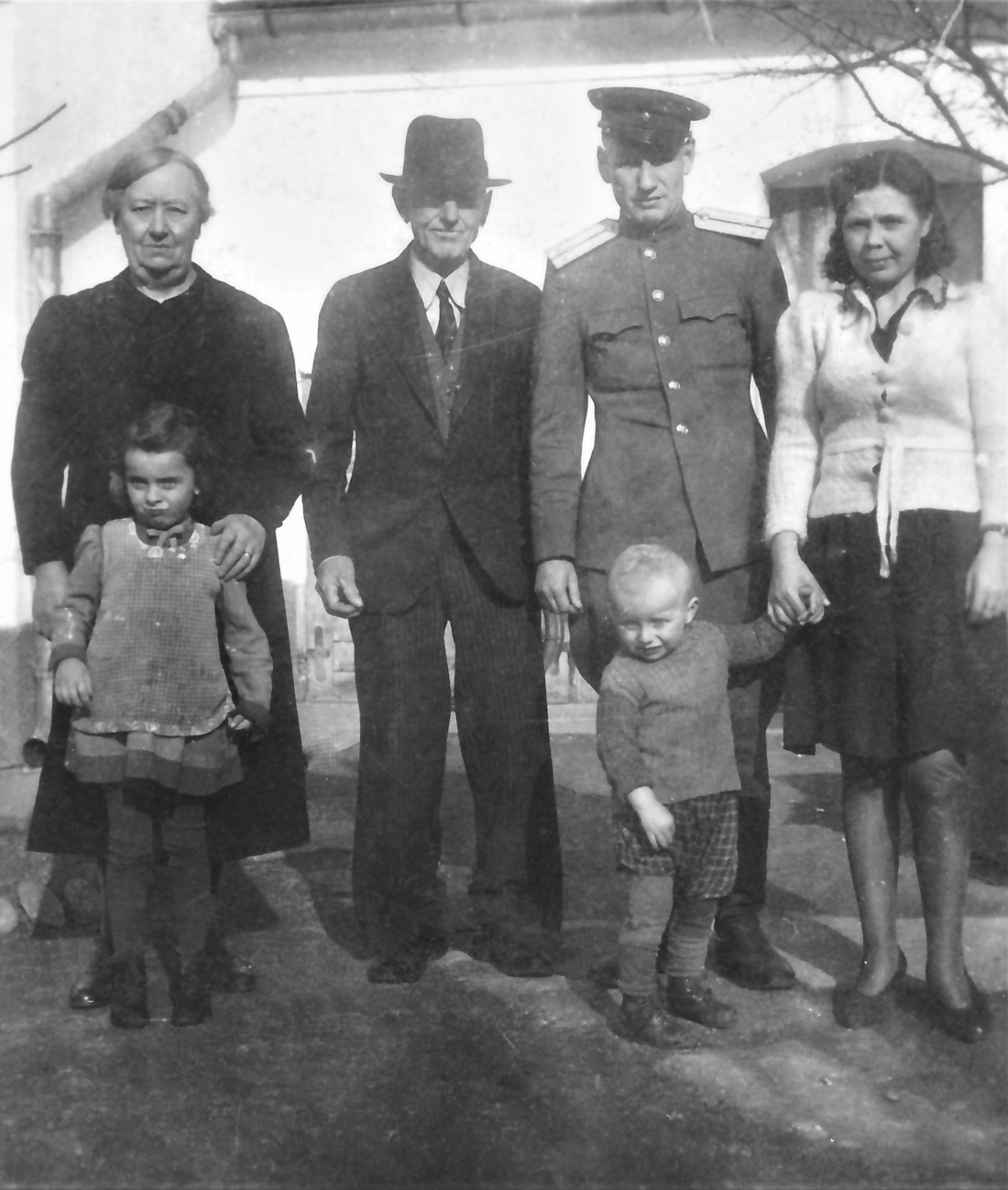 Ehepaar Ida und Stefan Schermann mit einem russischen Offiziersehepaar