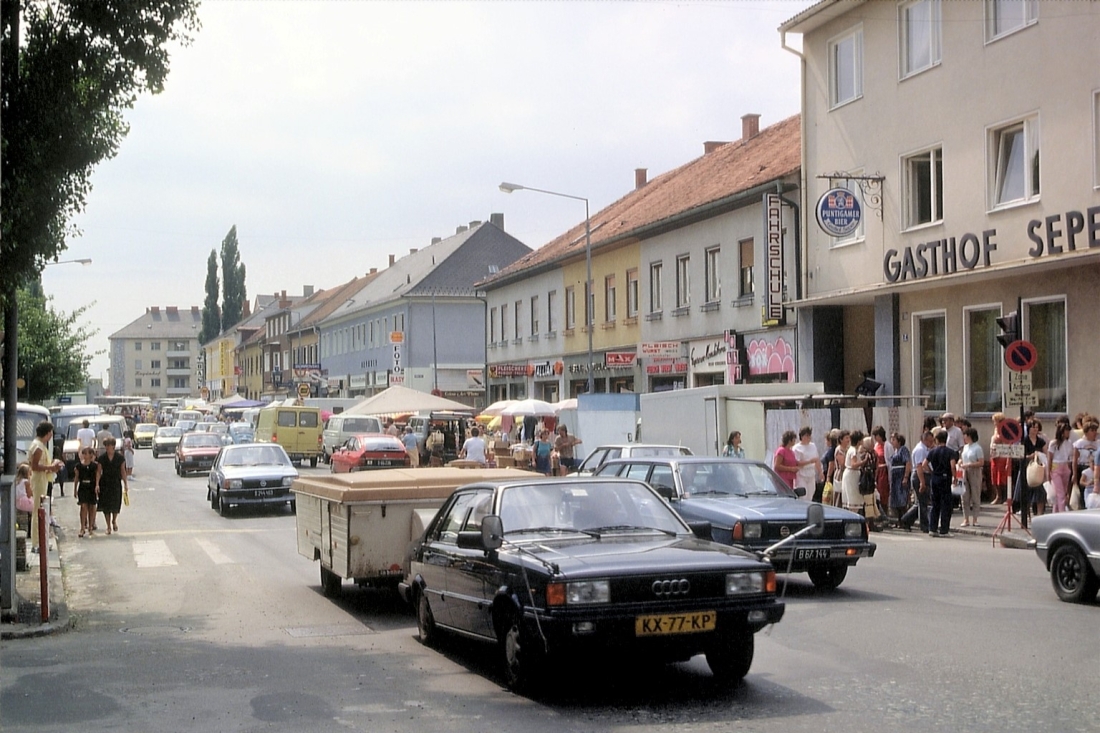 Wochenmarkt: Markttag im Bereich des Hauptplatzes