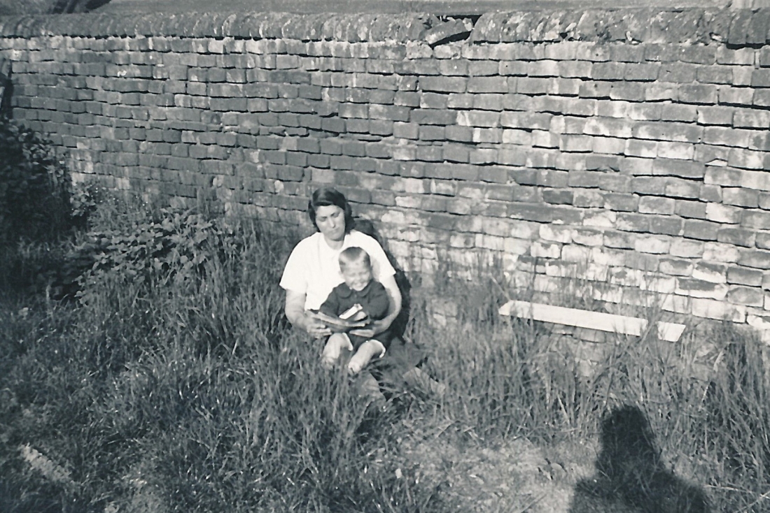 Mutter Aloisia Wagner (geb. Fenz) mit Sohn Alfred Wagner