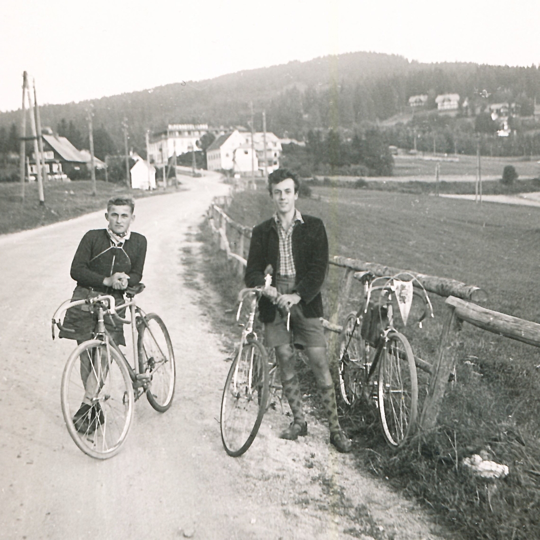 Ausflug nach Mönichkirchen: drei Freunde auf Tour mit den Fahrrädern inkl. Rennlenker - Majzl/Steurer