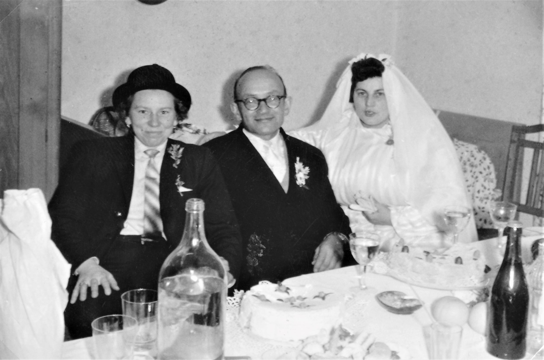 Hochzeit Maria Lechner (*1936 / +2021) und Fl. Franz Ritter (*1918 / +1997): mit falscher Braut und Bräutigam