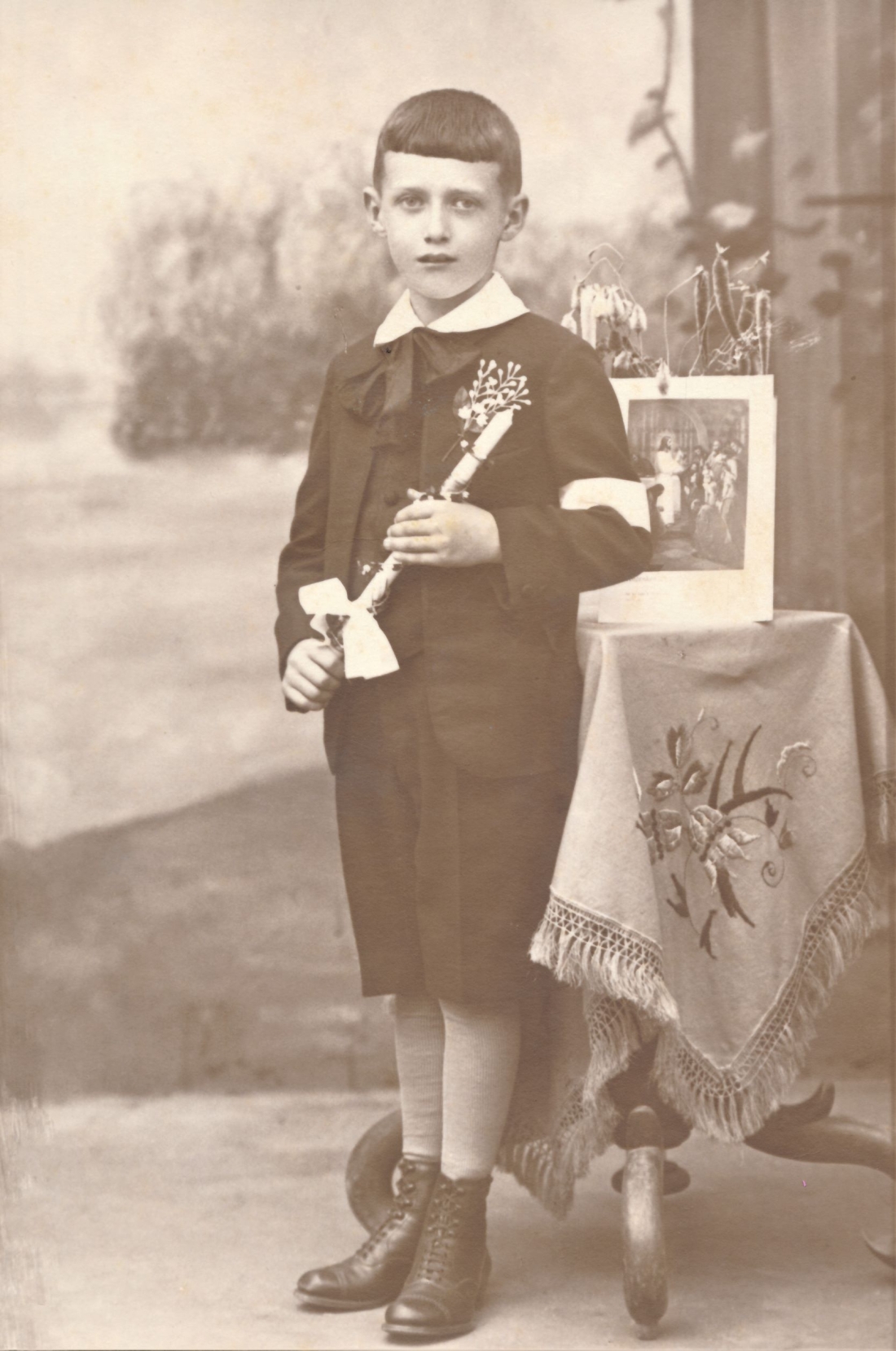 Röm. kath. Pfarre: Erstkommunion Franz Riegler (*1921 / +1943 gefallen)