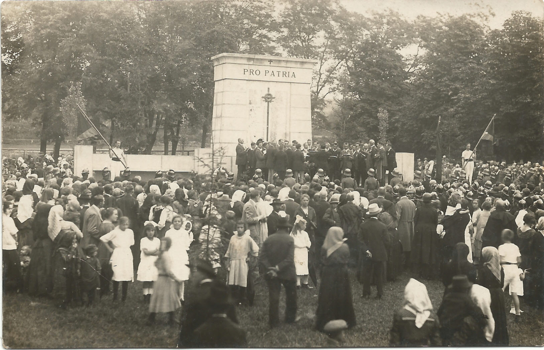 Kriegerdenkmal im Stadtpark - wahrscheinlich anlässlich der Weihe am 29. Juni 1924