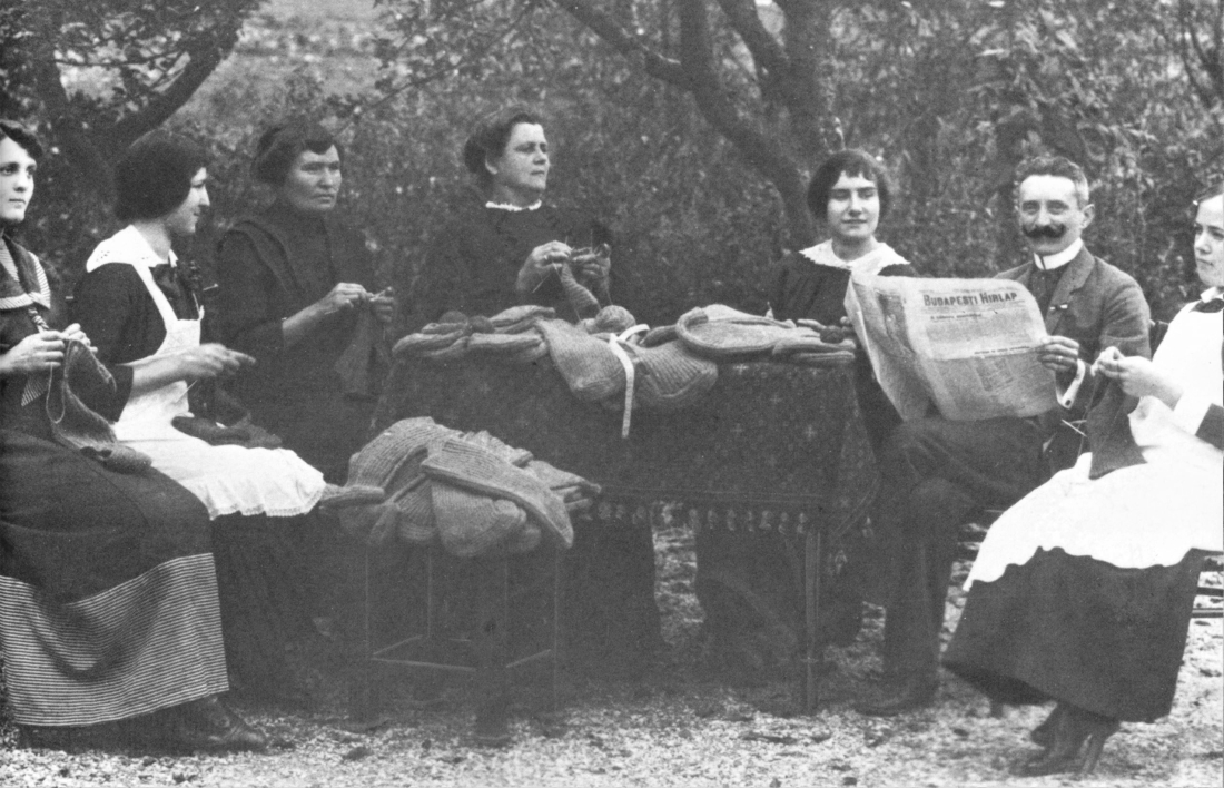 Oberwarter Lehrerinnen stricken für die Soldaten des I. Weltkriegs