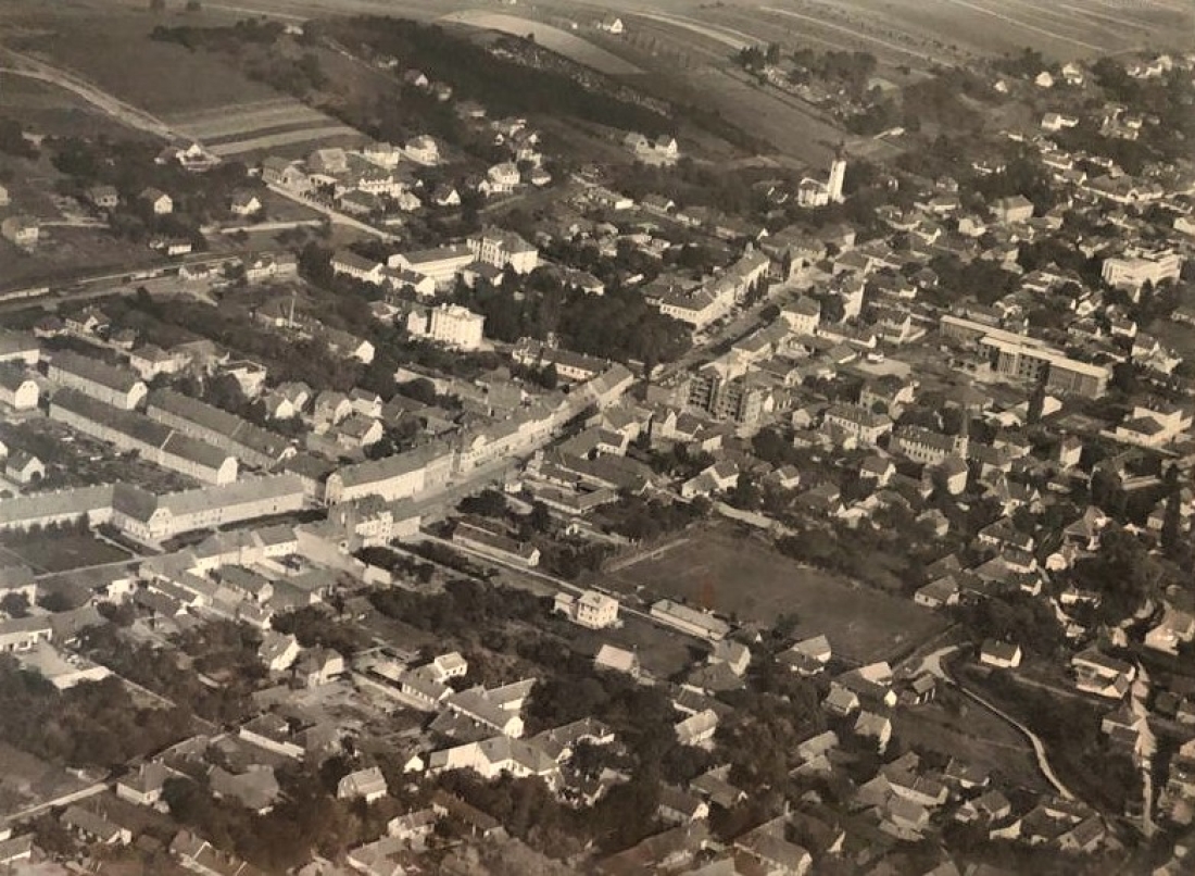 Flugaufnahme/Luftbild: Gesamtansicht des Zentrums gegen Osten