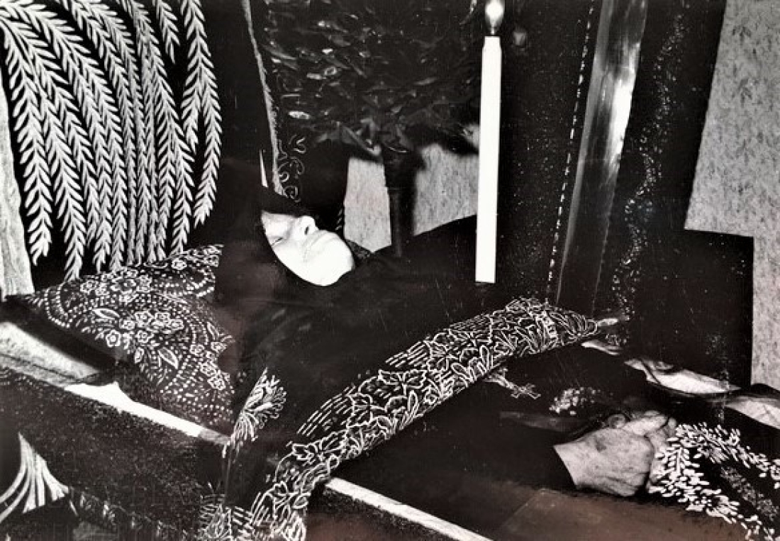Vor dem Begräbnis: Hausufbahrung von Julia Faith (geb.Böcskör; *19.11.1876/+27.05.1956)