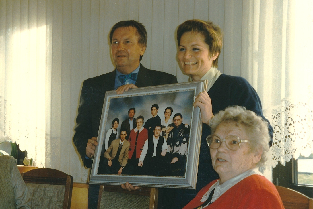 Anna Hicke (geb. Hanusch, *1917/+1998) feiert ihren 70. Geburtstag