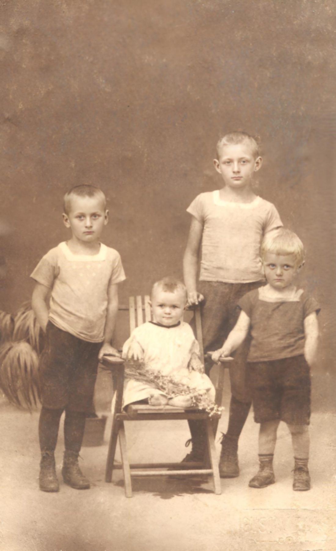 Die Kinder der Familie Johann Vörös (*1895/+1975) und Rosa Vörös (geb. Szilagyi, *1898/+) - OW 824 / Reichlgasse 14