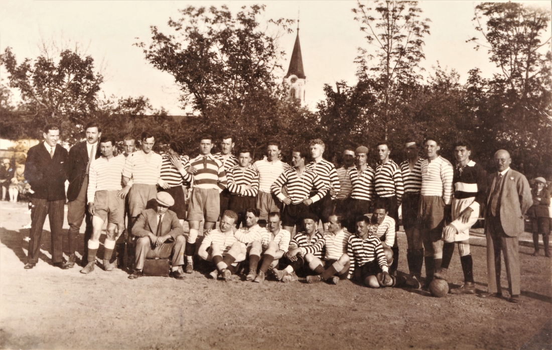 Fußball: Erinnerungsfoto Oberwarter Sportclub (Felsööri Sport Egylet - später SC Oberwart) - Beamtensportverein