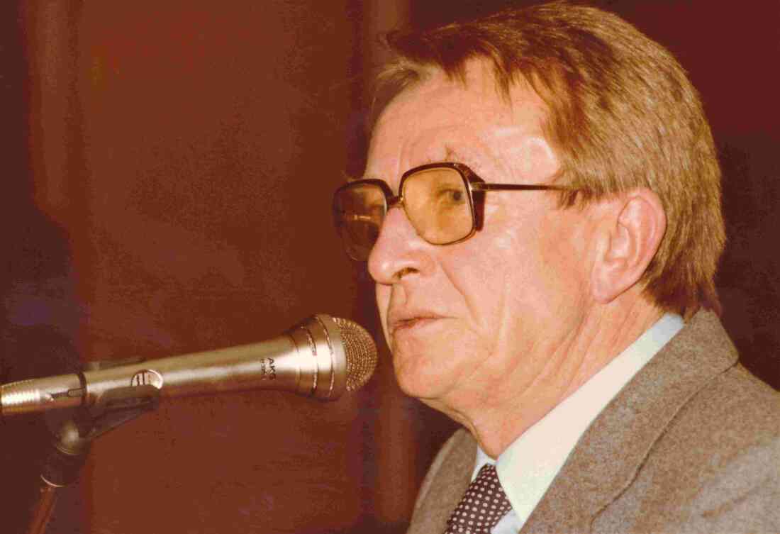 Otto Wölfel (*1924/+2020) hier als Conferencier beim "Konzert im Mai" der Stadtkapelle - Portrait