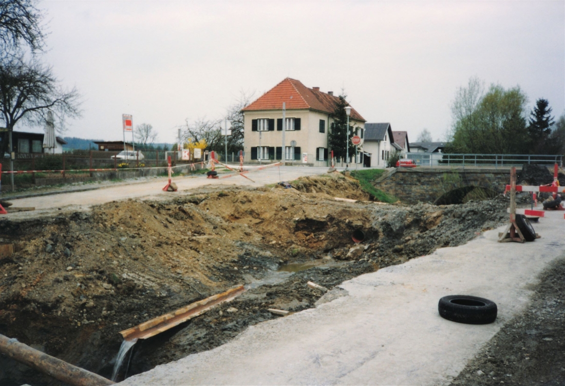 Überbauung und Neugestaltung im Verlauf des Wehoferbaches: Bereich Brücke über die Eisenstädter Bundesstraße