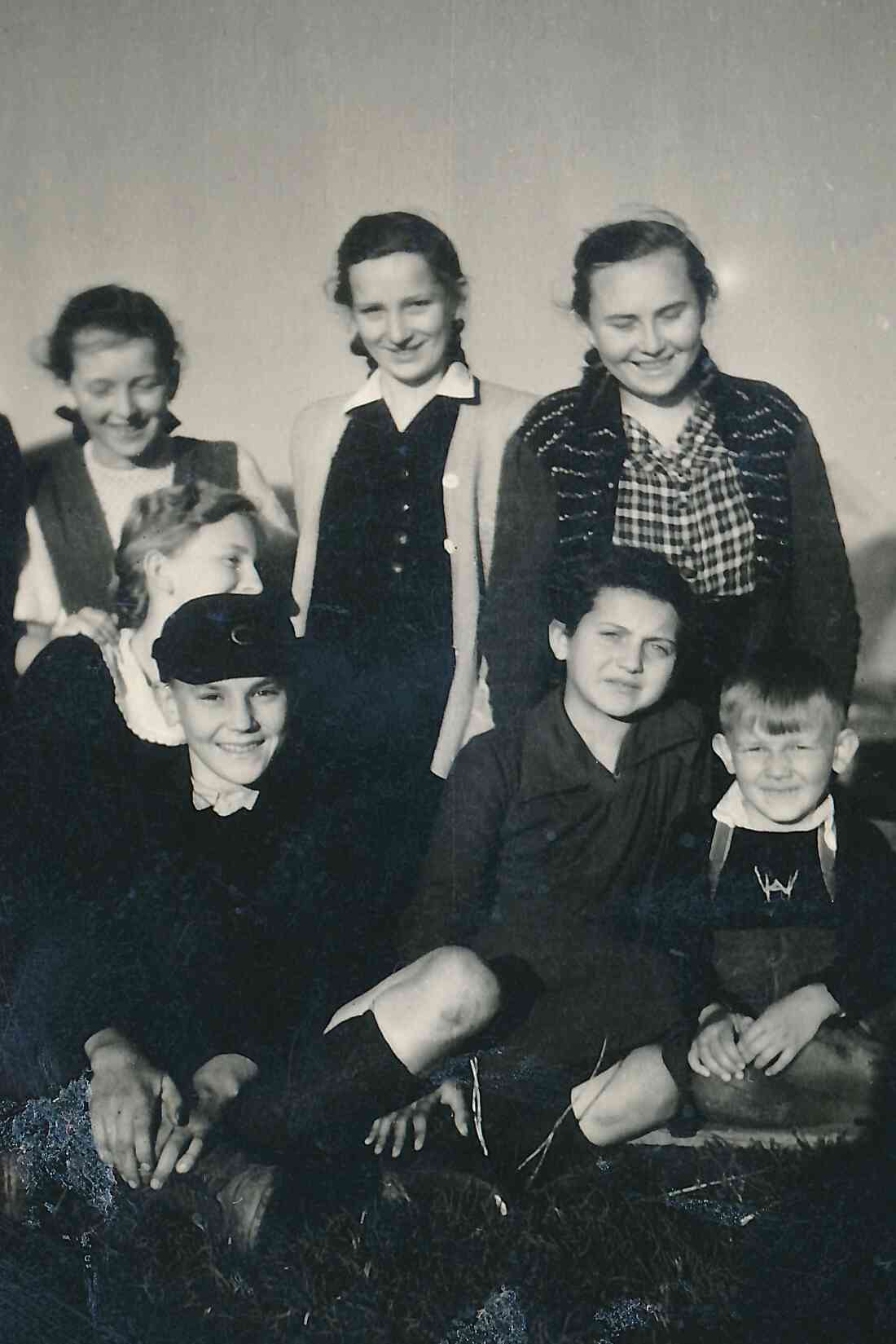 Gruppe von Verwandten und FreundenInnen - Jürschick/Fülöp)/Hicker/Eigenbauer/Graf/Langer)/Wilkowitsch/Barti
