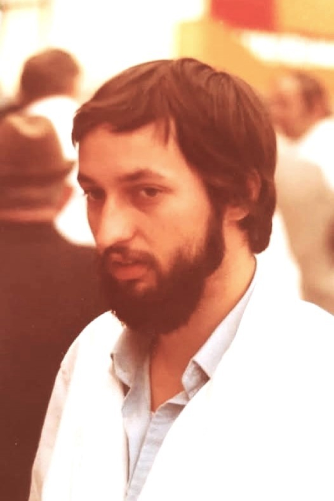 Peter Sitar (*1958) als Mitarbeiter im Inform-Weinzelt