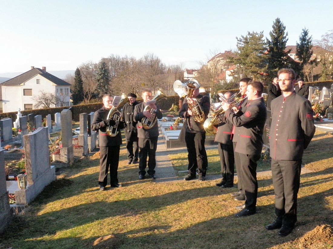 Stadtkapelle: Sextett beim Begräbnis von Beirat "Sepp" Josef Polster (*1948/+2011) - Paukovits/Gabriel/Schober/Engelmayer/Knarr/Obojkovits/Dirnbauer/Pongracz