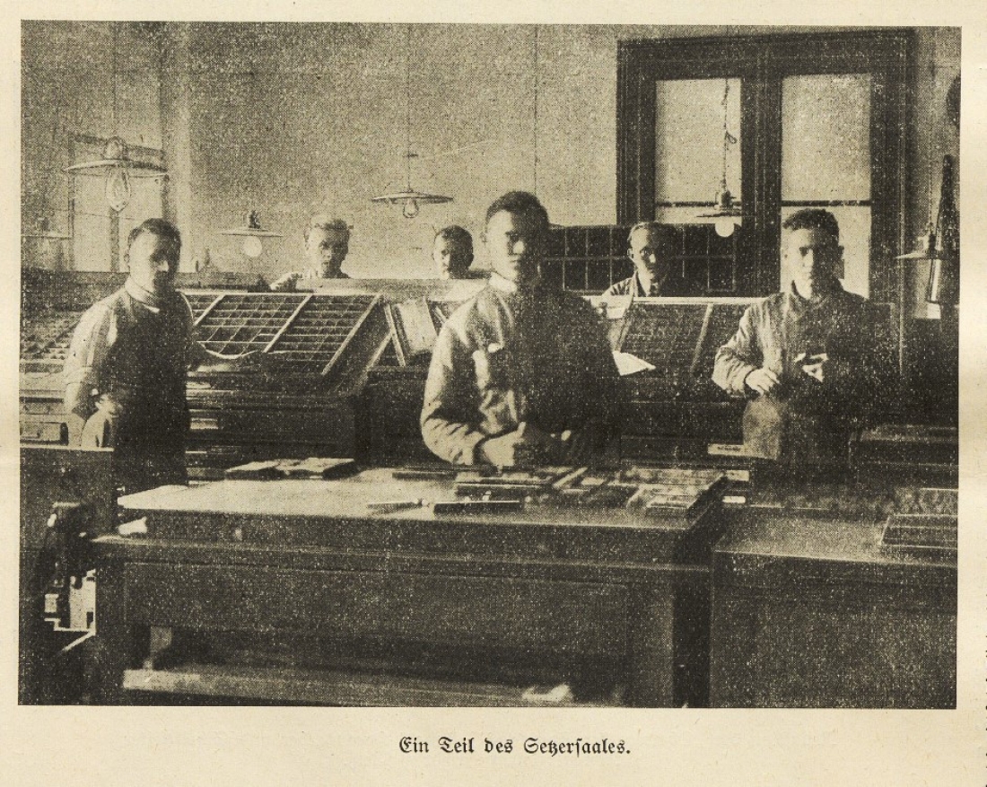 Ein Teil der Setzersaales in der Druckerei der Oberwarther Sonntags = Zeitung Friedrich Reiß (Reisz/Reiss) - Ambrosigasse 5 / OW 702 1929 // Fuith