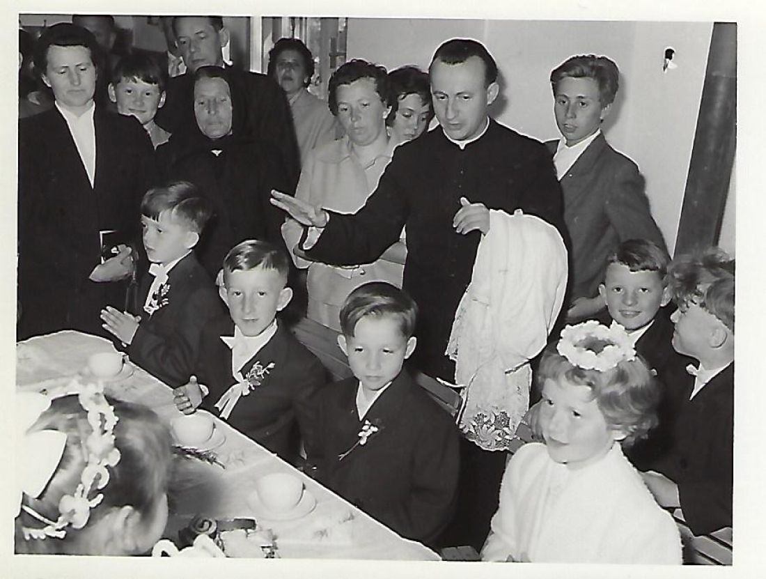 Röm. kath. Pfarre: Hl. Erstkommunion 1959 mit Kaplan Valentin Zsifkovits
