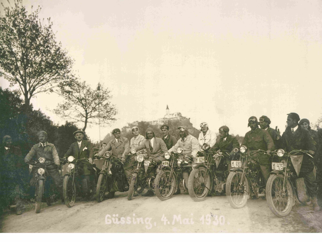 1. Ausfahrt der Sektion Südburgenland des Touring-Clubs in Oberwarth mit ihren Motorrädern zur Burg Güssing am 4. Mai 1930, mit dem Kennzeichen M 616 der Sektions-Fahrwart Johann Sammer (auch Samer)